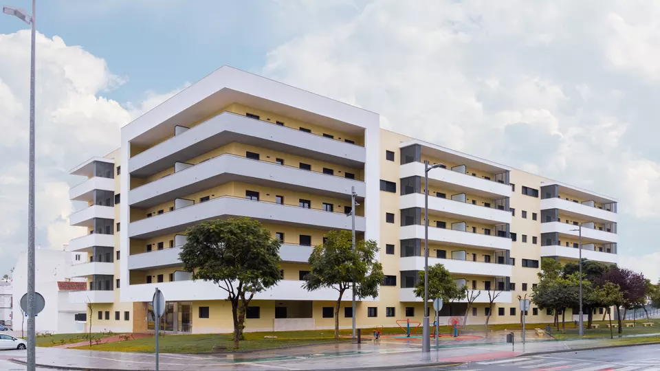EL RESIDENCIAL BULEVAR CENTRO CONSIGUE UNA IMAGEN RENOVADA DE SU ENTORNO CON SOLUCIONES SAINT-GOBAIN