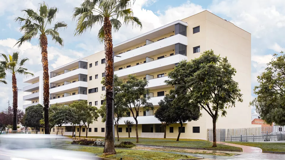 EL RESIDENCIAL BULEVAR CENTRO CONSIGUE UNA IMAGEN RENOVADA DE SU ENTORNO CON SOLUCIONES SAINT-GOBAIN