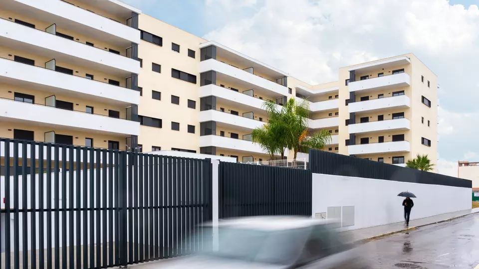 EL RESIDENCIAL BULEVAR CENTRO CONSIGUE UNA IMAGEN RENOVADA DE SU ENTORNO CON SOLUCIONES SAINT-GOBAIN