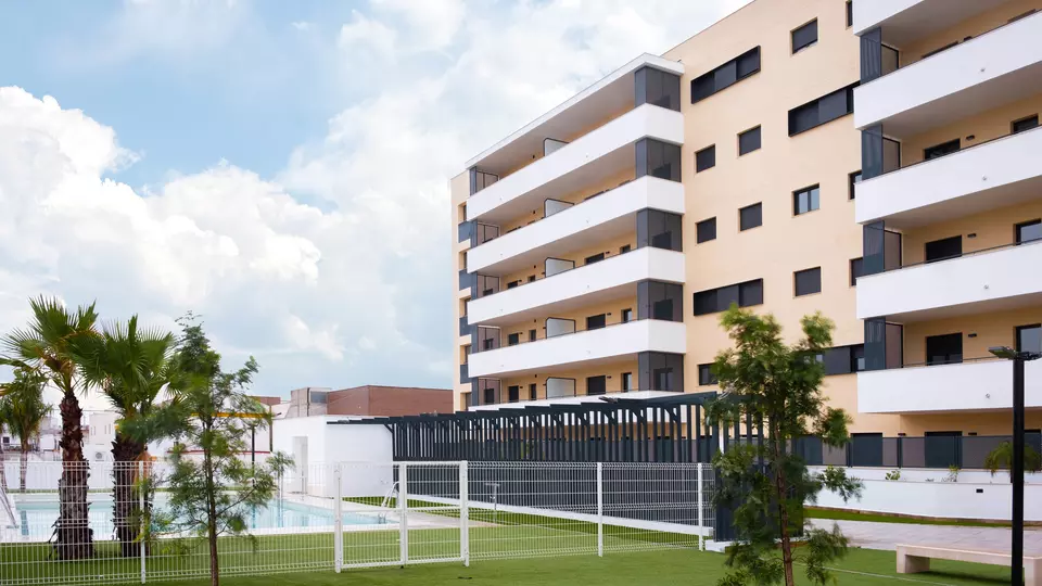 EL RESIDENCIAL BULEVAR CENTRO CONSIGUE UNA IMAGEN RENOVADA DE SU ENTORNO CON SOLUCIONES SAINT-GOBAIN